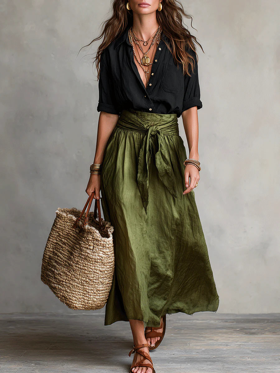 Vera – Ensemble deux pièces : t-shirt noir et jupe mi-longue vert olive